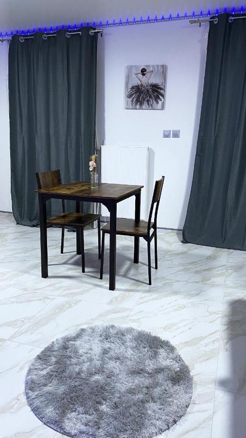 Relax & Chill Apartamento Sevran Exterior foto